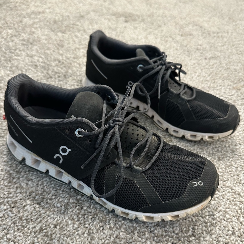 Women’s OnCloud size 7.5